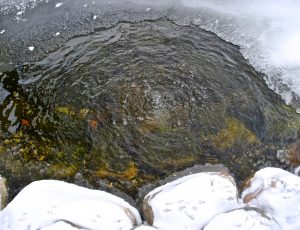 Deicing a pond